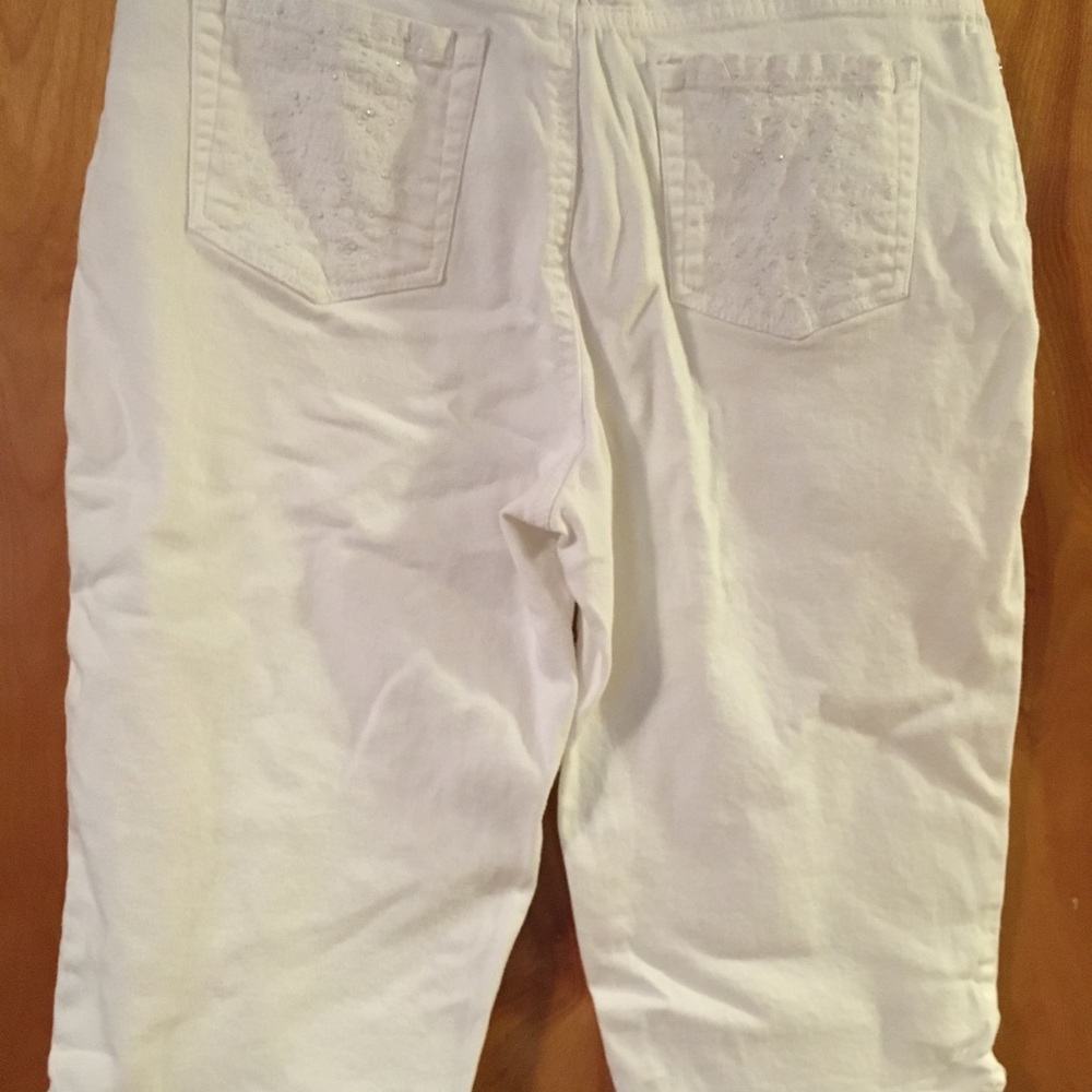 White capris slimming - Picture 3 of 3